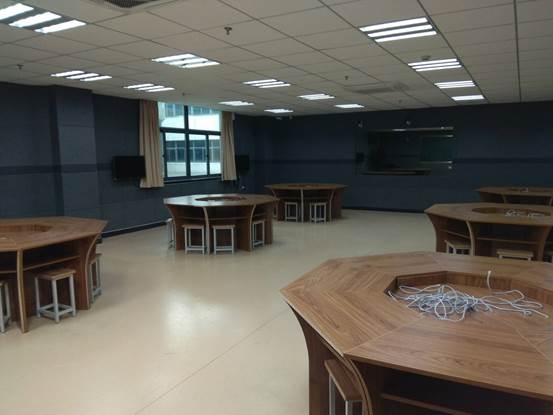 说明:E:\网站建设\实训\实训室简介+实训室照片\智慧教室\智慧教室.jpg